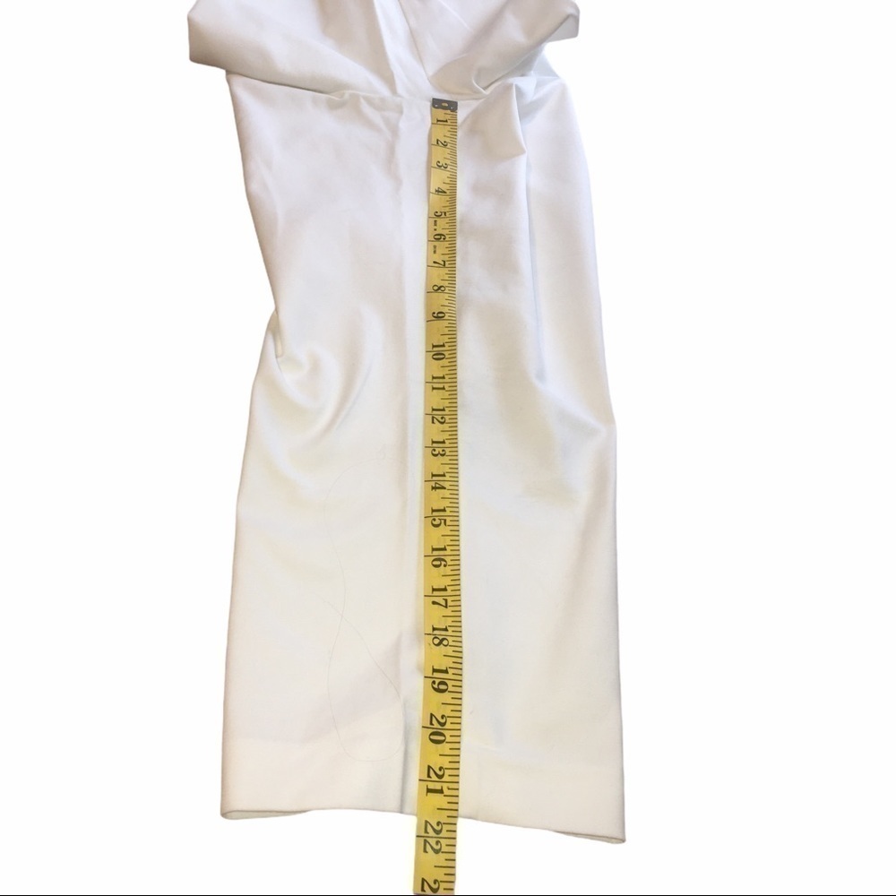 3/$21 Rafaella White Curvy Capris - Picture 5 of 7